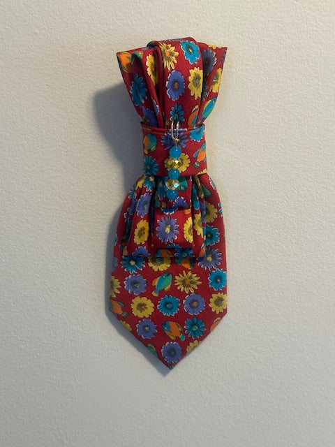 Women's Tie | She Makes Me Happy
